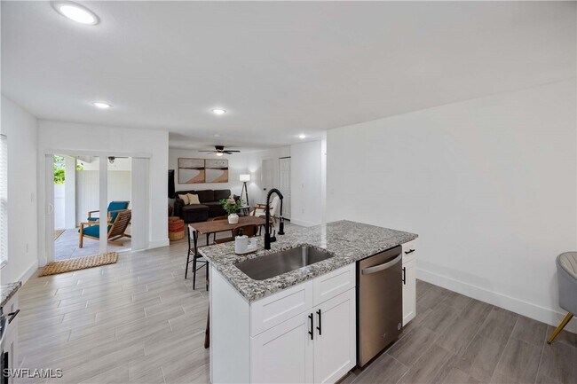 Building Photo - 3860 Outer Dr