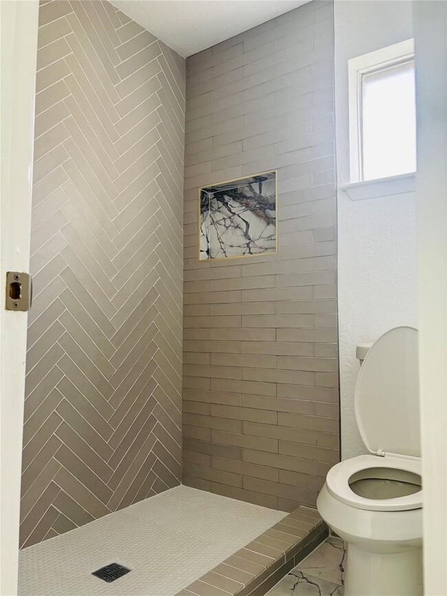 Building Photo - 16246 Los Altos Dr