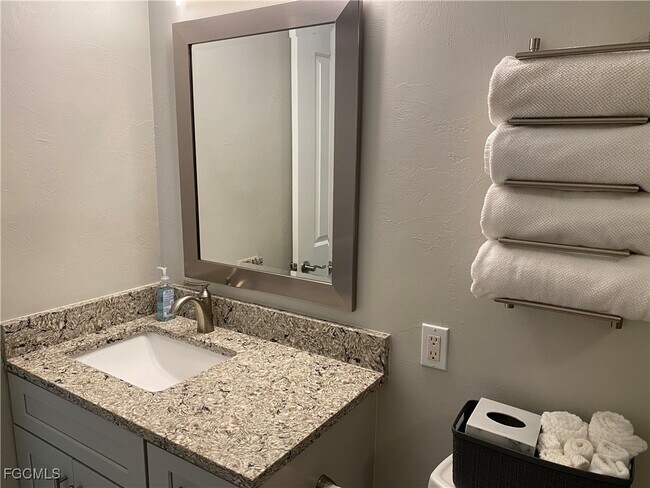 Building Photo - 3350 N Key Dr