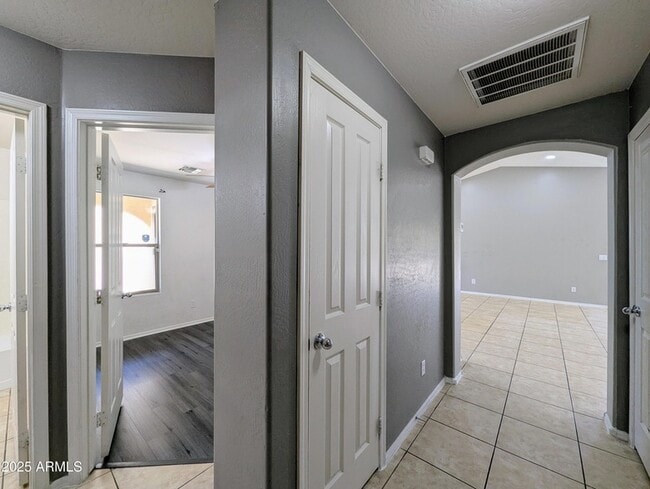 Building Photo - 13959 W Country Gables Dr