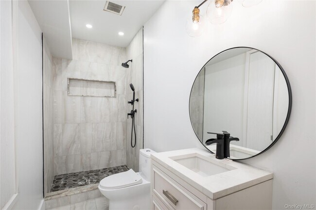 Building Photo - 850 S Lake Blvd