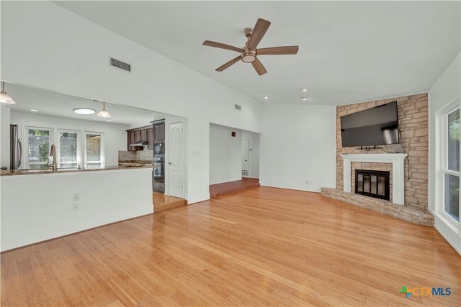 Building Photo - 513 Red River Rd