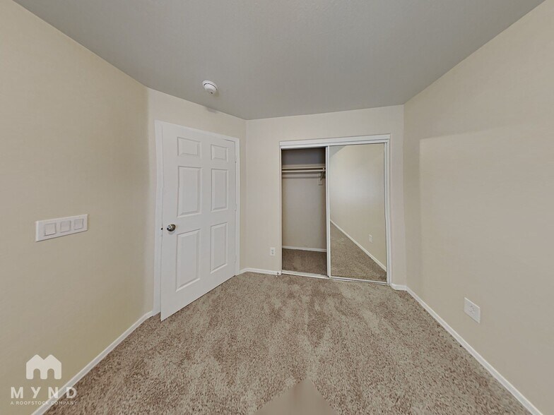 Building Photo - 8520 W Palm Ln