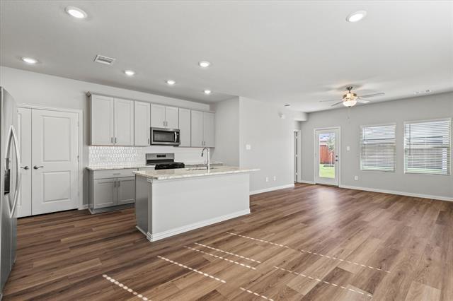 Building Photo - 3935 Worth Dr