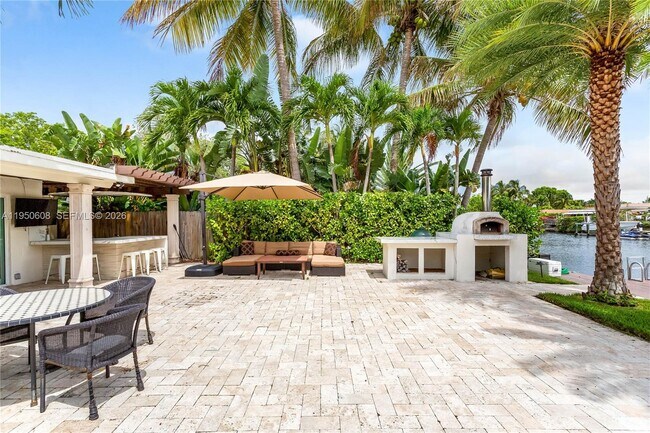 Building Photo - 12515 Palm Rd