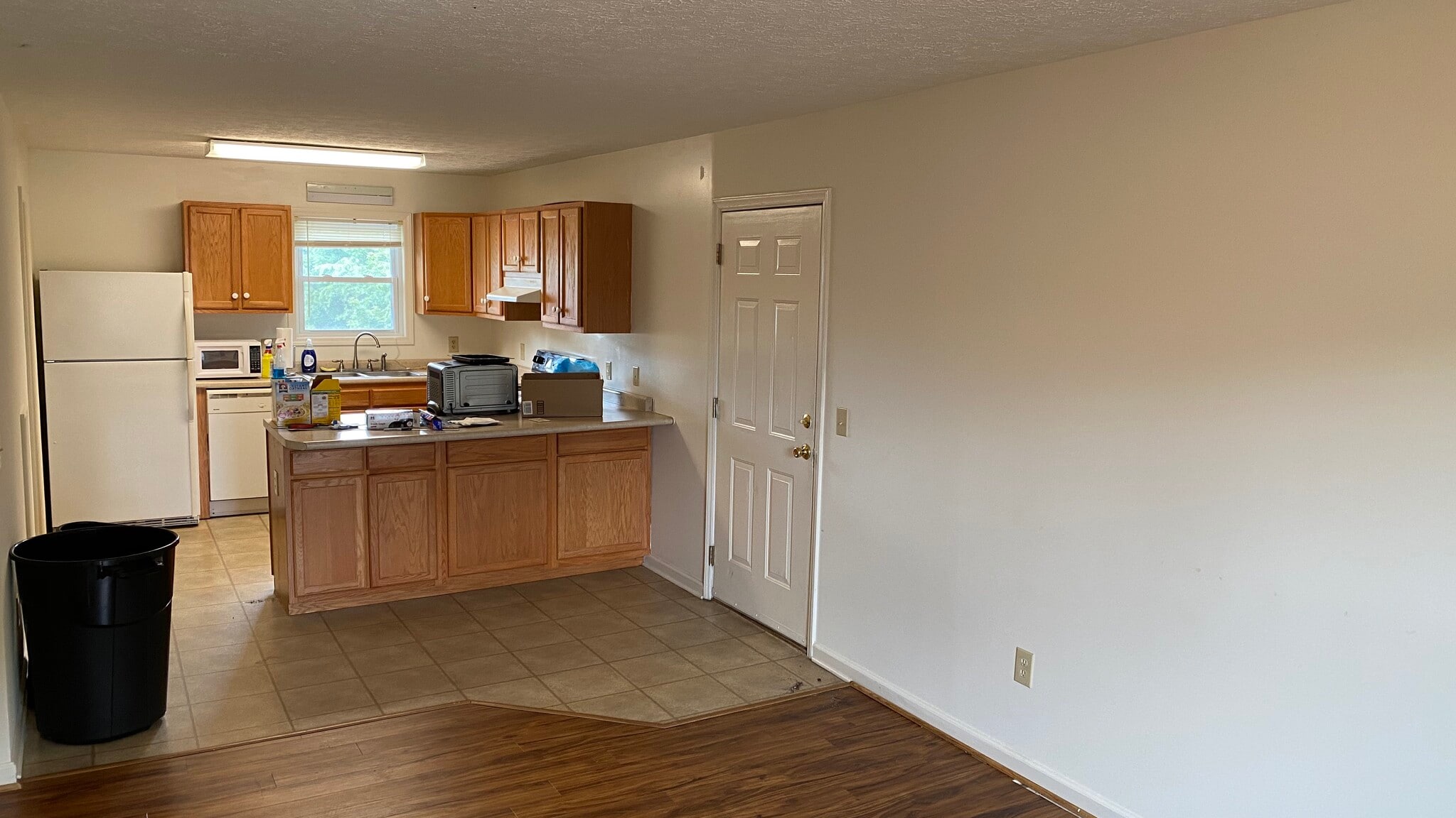 Building Photo - 1282 N Main St