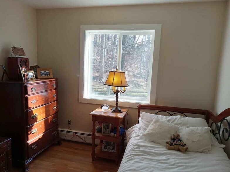 Building Photo - 4 Zinn Rd