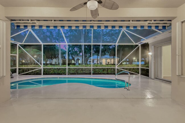Building Photo - 121 Savona Dr