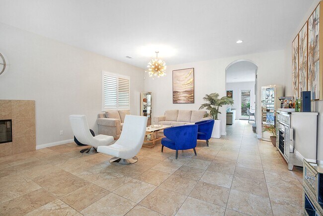 Building Photo - Beautiful executive home in the Eastlake-C...