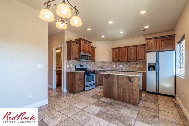 Building Photo - Dog Friendly, Beautiful Southgate Townhome!