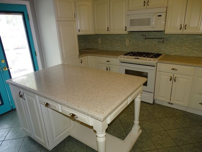 Building Photo - 3 Bedroom Single Story Northwest Vegas Home