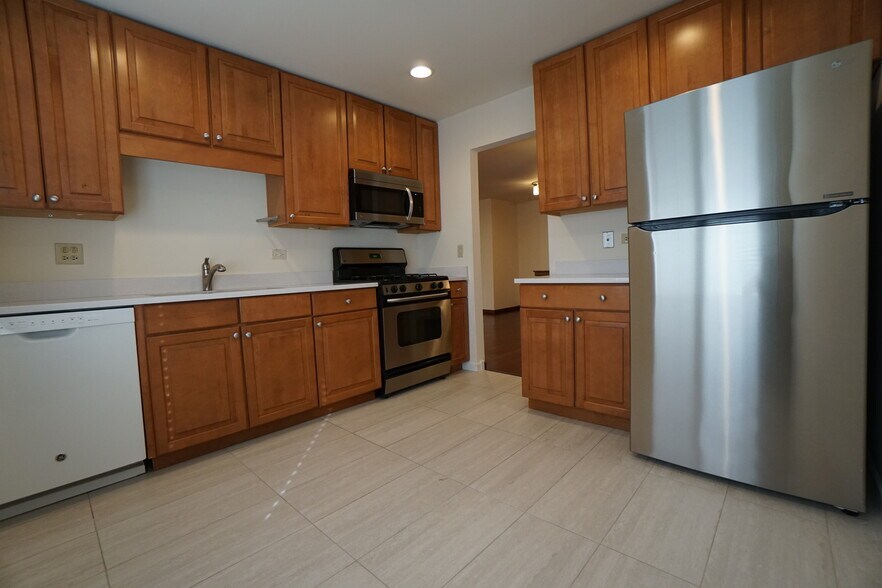 Building Photo - 6237 Trinity Dr