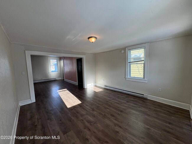 Building Photo - 511 Oak St