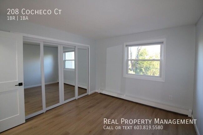 Building Photo - Nicely Updated Cocheco Court Condo with He...