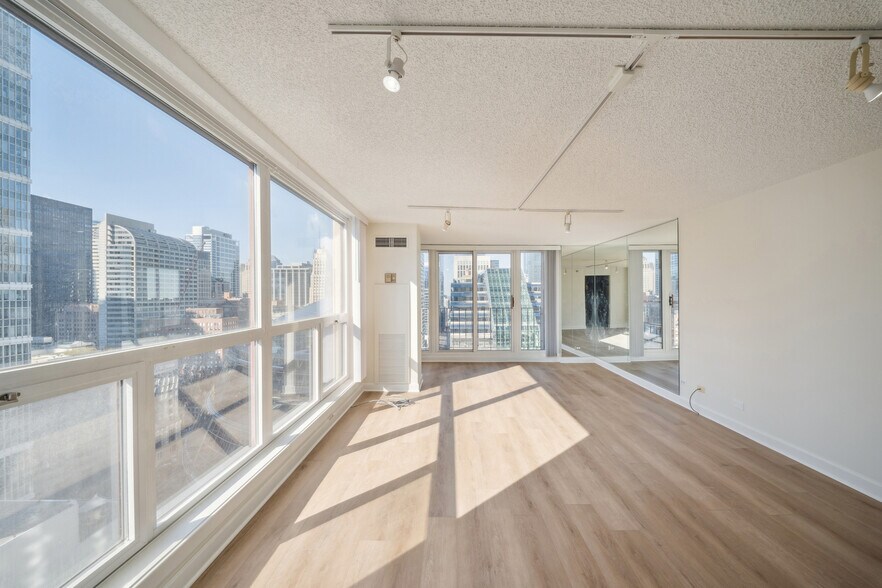 Building Photo - 200 N Dearborn St