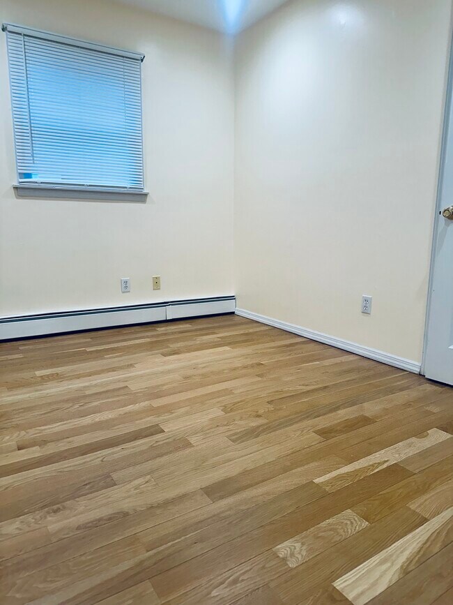 Building Photo - 163 Latham Rd