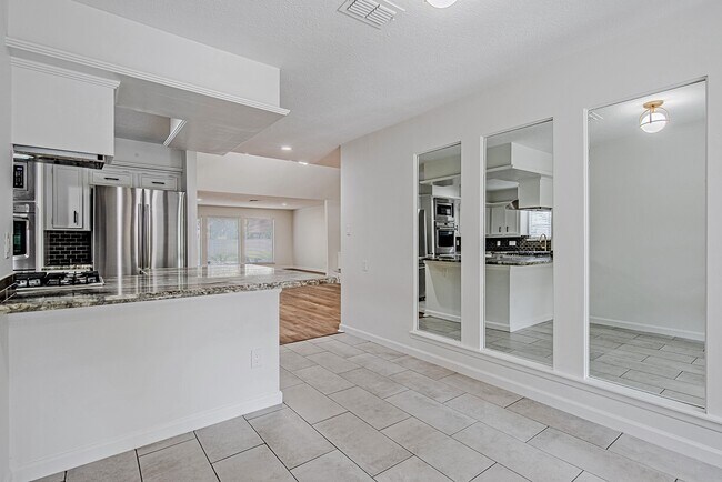 Building Photo - 3406 Forest Village Dr