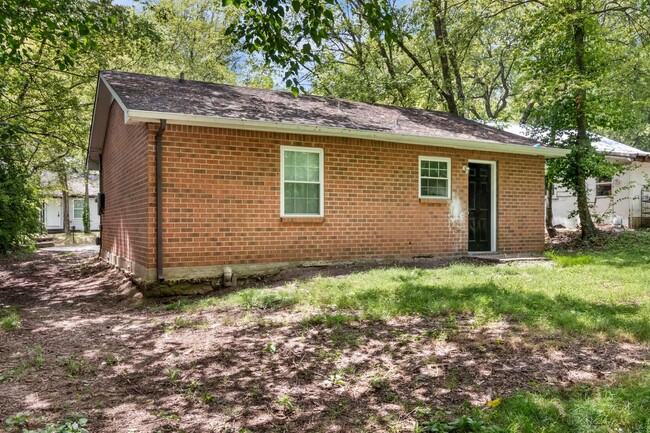 Building Photo - Charming Downtown Clarksville Home!