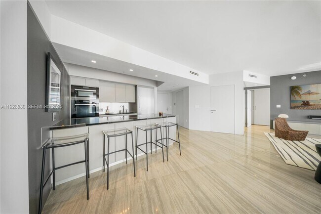 Building Photo - 450 Alton Rd