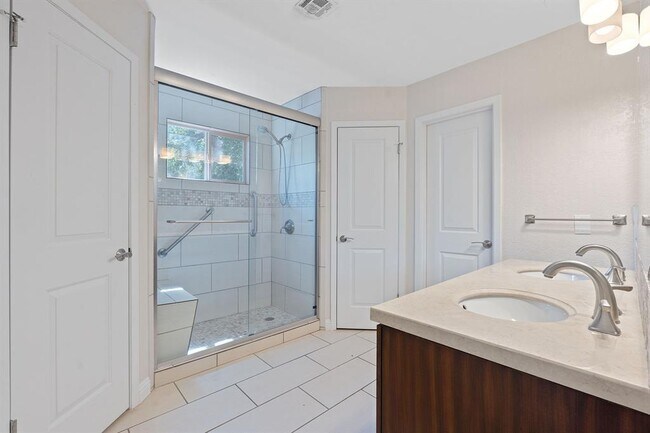 Building Photo - 6550 Fair Valley Trail