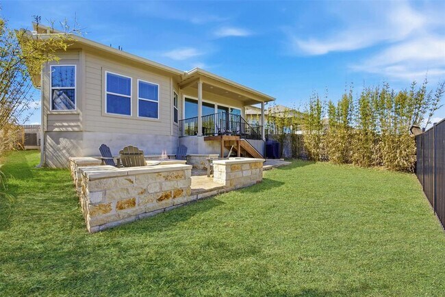 Building Photo - 904 View Dr