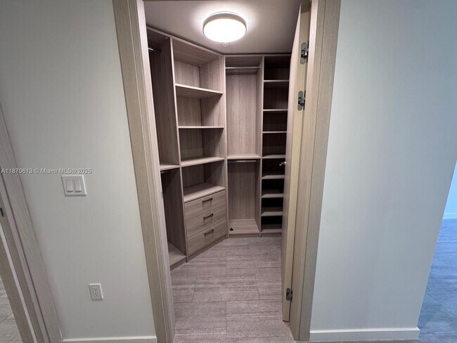 Building Photo - 1000 Brickell Plaza