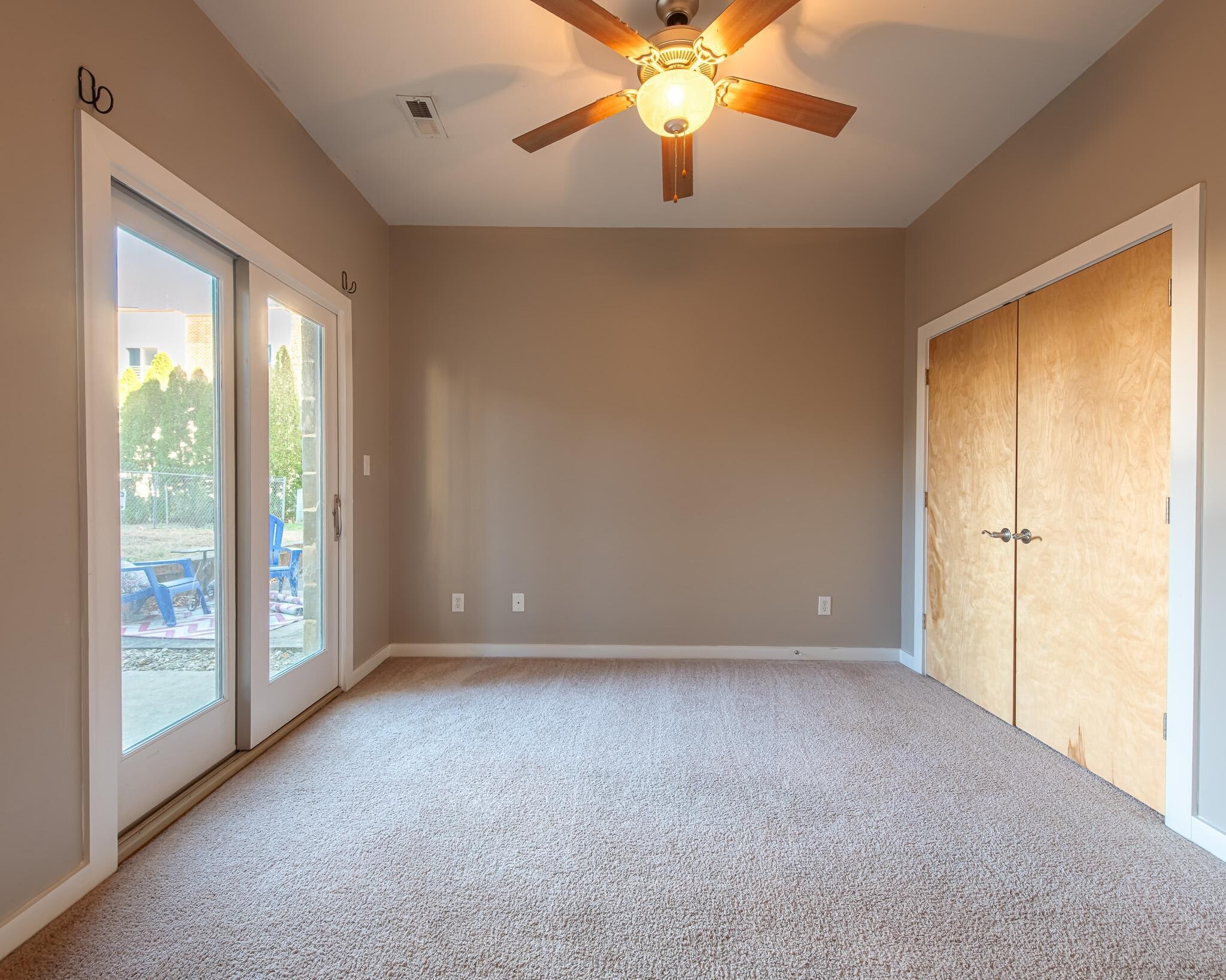 3rd Bedroom with walkout - 1013 Linden Ave