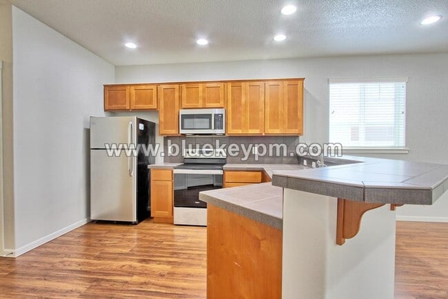 Building Photo - 3 Bed, 2.5 Bath Home in Battle Ground With Primary Suite on Main Floor