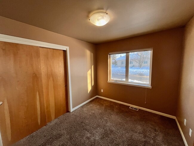 Building Photo - 3905 Thompson Ave