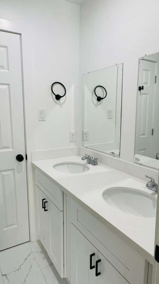 Building Photo - ? Brand-New Unit – 3 Bedrooms, 2.5 Bathroo...