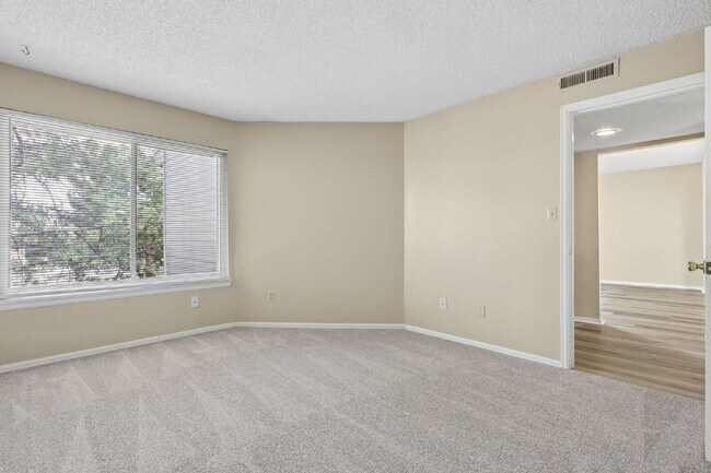 Building Photo - 1065 Acapulco Ct
