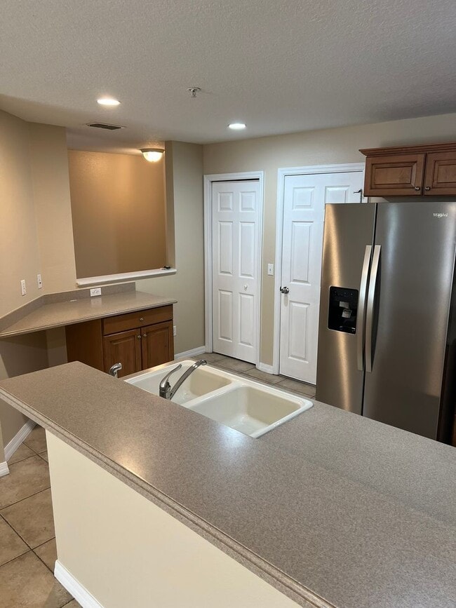 Building Photo - Gated 3/2.5 Townhouse with Garage in Altam...