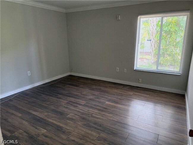 Building Photo - 1830 Maravilla Ave