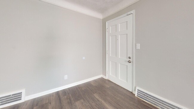 Building Photo - W.130th-Bellaire neighborhood, updated 3 b...