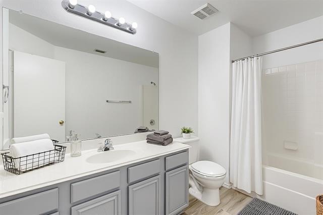 Building Photo - 415 Hidden Ridge Dr