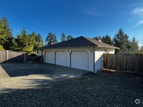 Building Photo - 4 Bedroom, 3 Car Garage Home in CK School ...