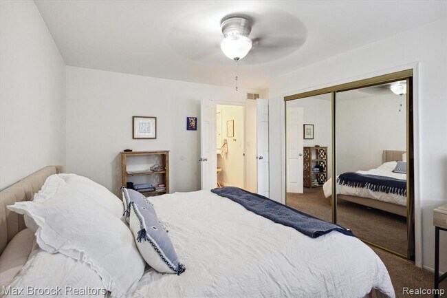 Building Photo - 1131 Indianwood Trail