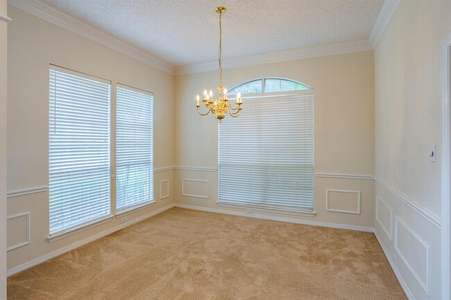 Building Photo - 1304 Pagewynne Dr