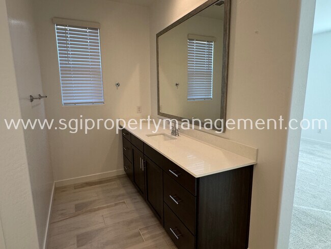 Building Photo - 16949 W Evergreen Rd