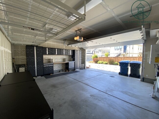 Building Photo - Three Bed Home in New Marina Development