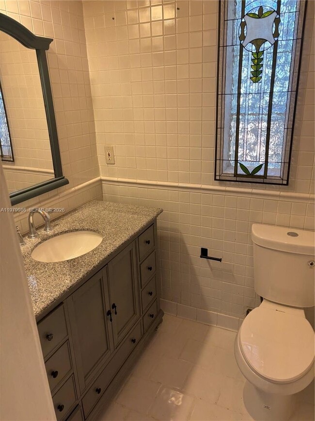 Building Photo - 729 NE 2nd Ct