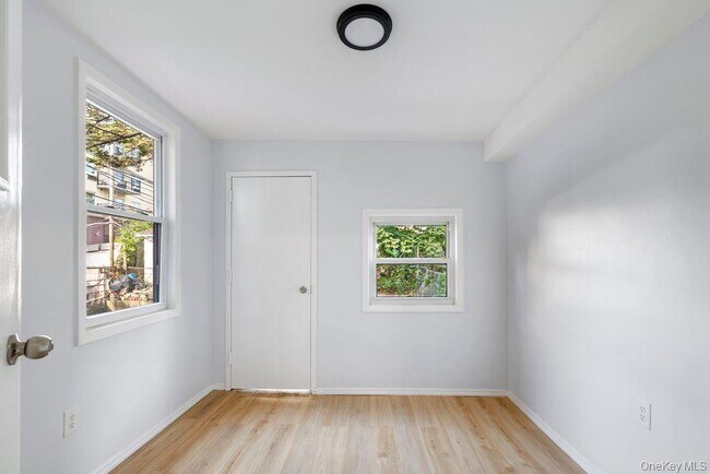 Building Photo - 262 E 23rd St