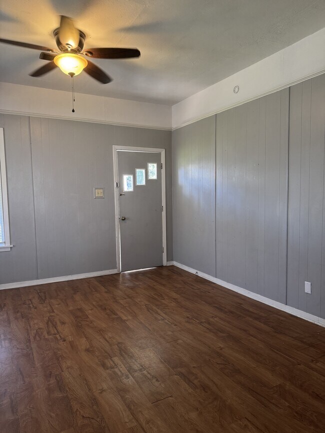 Building Photo - 1608 Elgin Ave