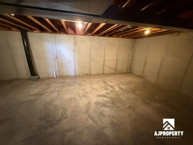 Building Photo - 911 S Colleen Ln