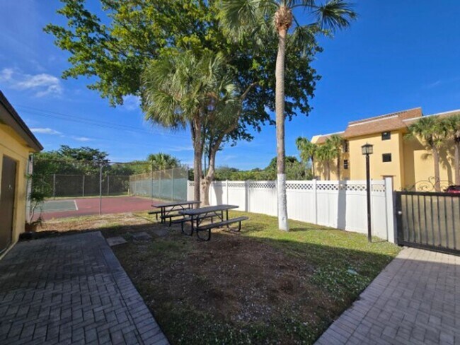 Building Photo - 490 NW 20th St
