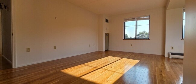 Building Photo - 200 Ledgewood Dr