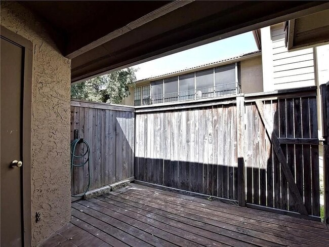 Building Photo - 1202 Thorpe Ln