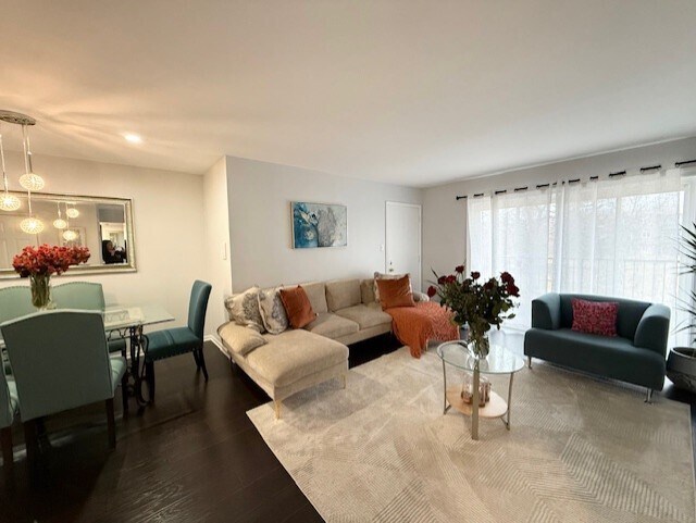 Building Photo - 9430 Bay Colony Dr