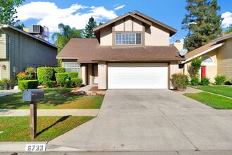 Building Photo - 6733 N Warren Ave