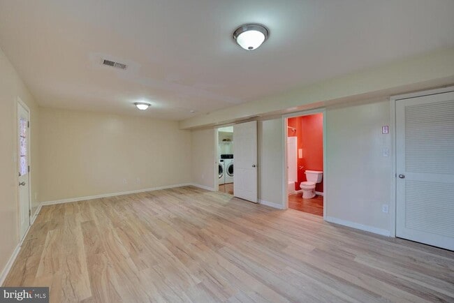 Building Photo - 536 Van Dyke Cir